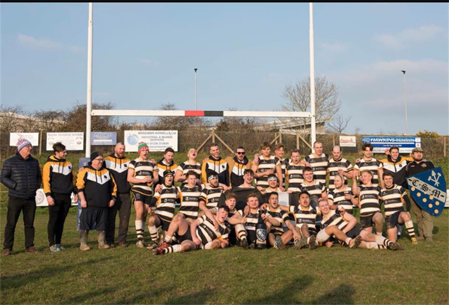 The CSM rugby team after a victorious bottle match.