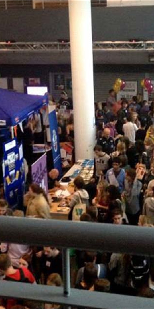 Students attending The SU's Welcome Fayre